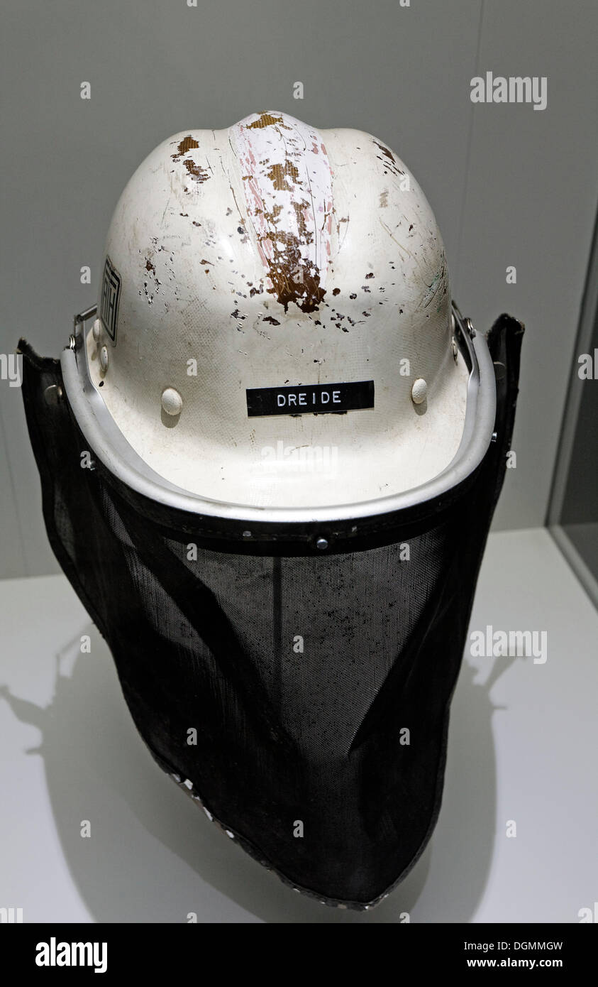 Acciaio impiegato lavoratore del casco con una protezione per il viso, il nuovo museo della Ruhr, Sito Patrimonio Mondiale dell'UNESCO Zeche Zollverein di Essen Foto Stock