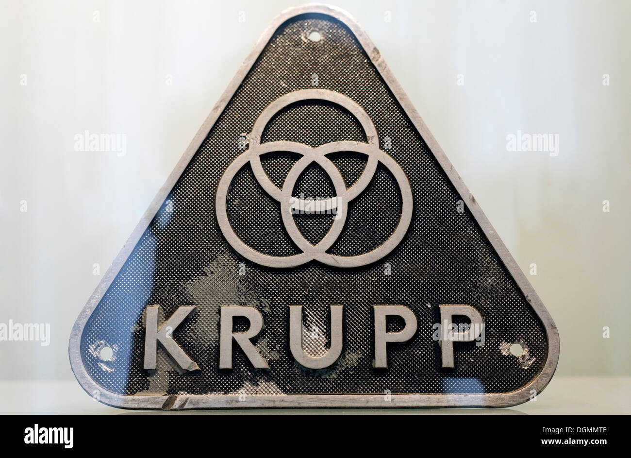 Storico badge Krupp con il simbolo di Krupp, tre anelli, Villa Huegel mansion, Baldeney district, Essen, Renania settentrionale-Vestfalia Foto Stock