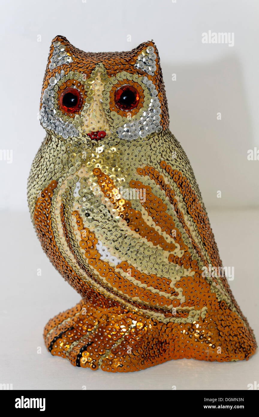 Il gufo scultura con paillettes, mostra dei lavori degli studenti, Kunstakademie Düsseldorf accademia delle arti, Renania settentrionale-Vestfalia Foto Stock