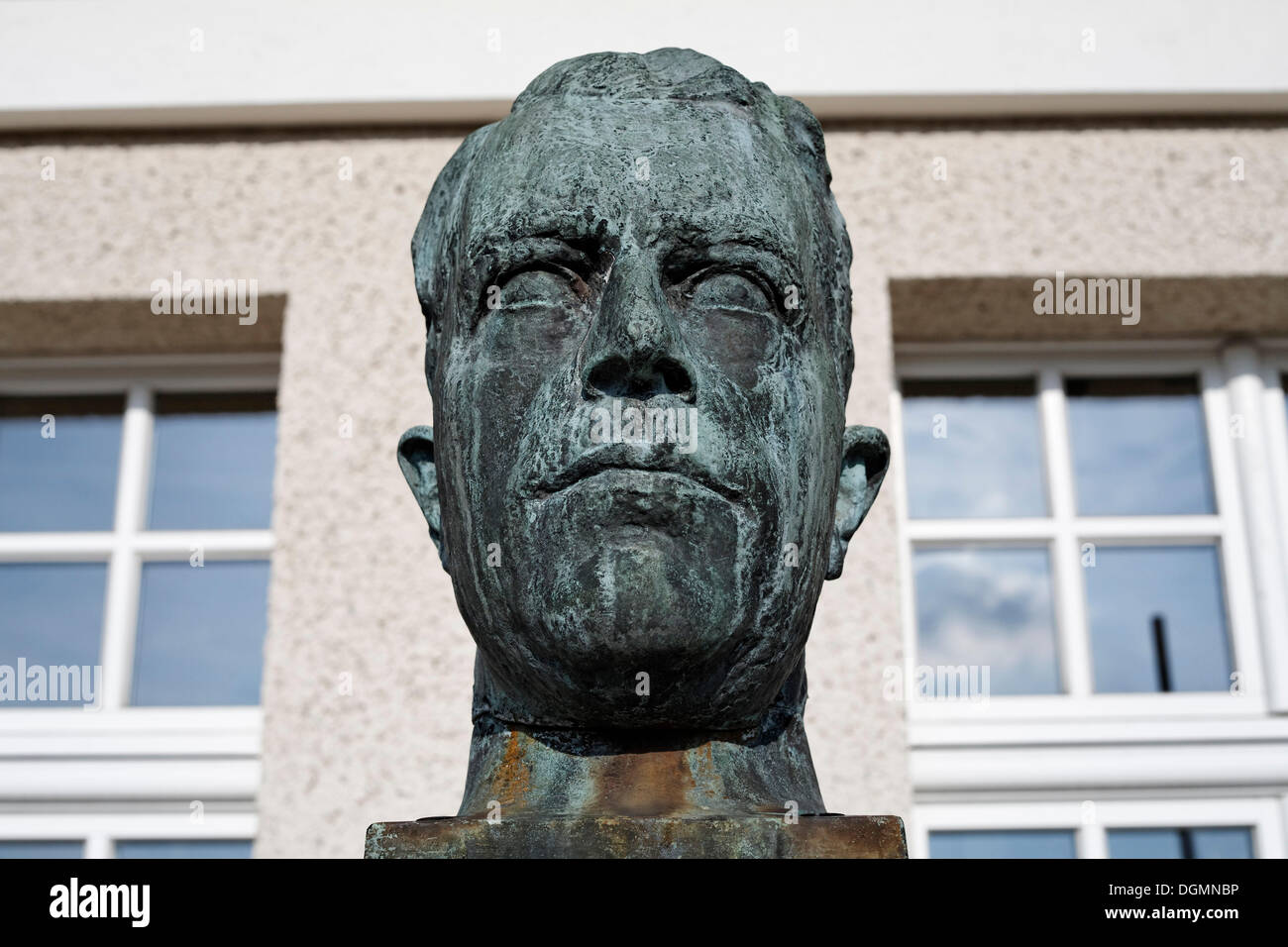 Busto in bronzo del produttore tessile Rudolf Oetker, Krefeld Racecourse, Renania settentrionale-Vestfalia Foto Stock