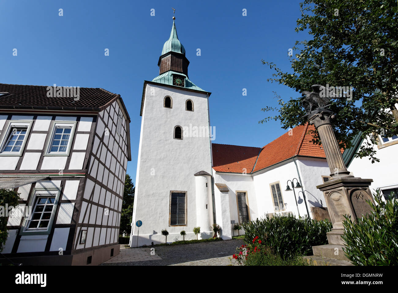 Piccolo villaggio chiesa in Schledehausen-Bissendorf, Osnabruecker regione Land Bassa Sassonia Foto Stock