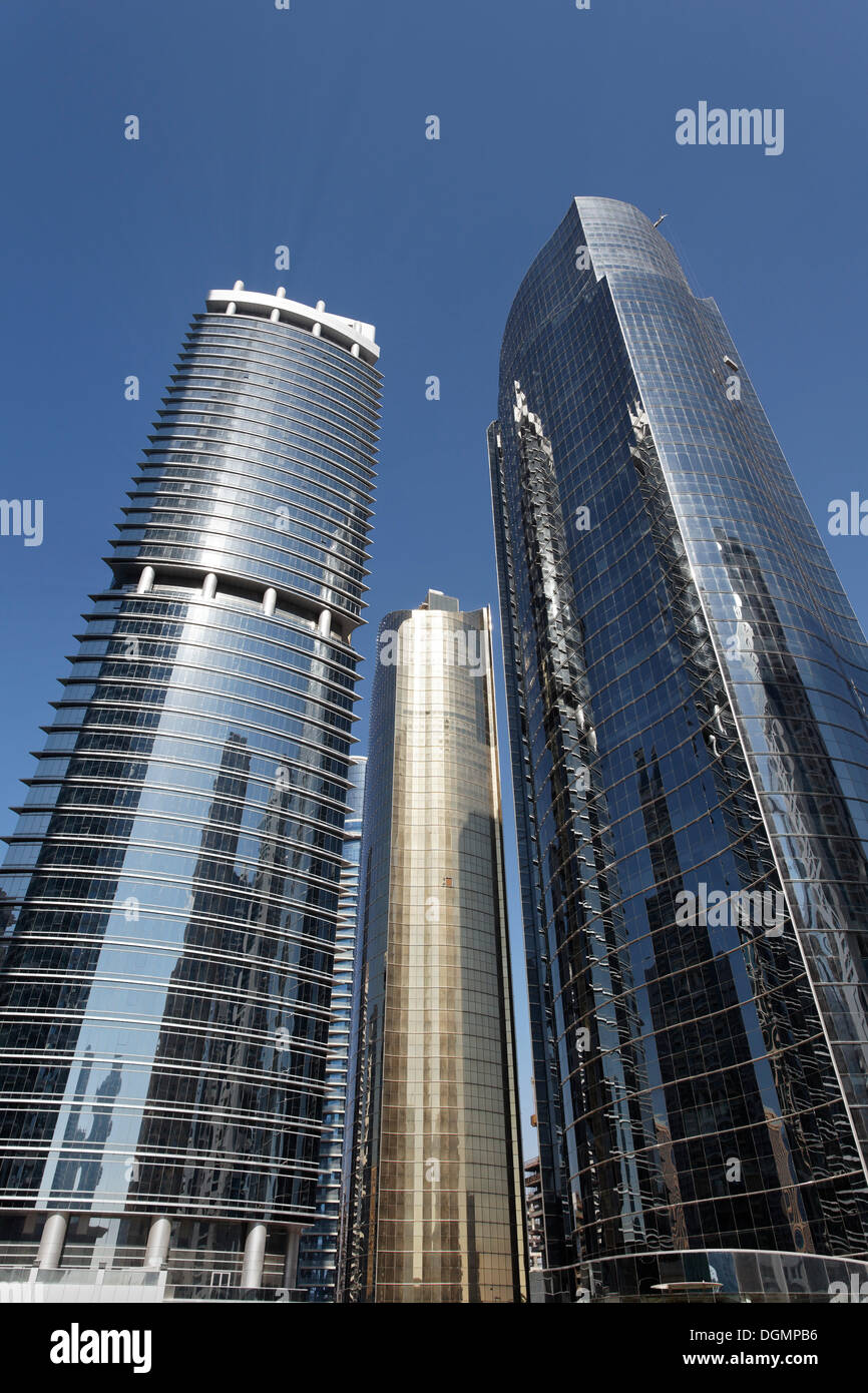 Grattacieli vicino insieme, grande progetto di costruzione, Jumeirah Lake Towers, Dubai, Emirati Arabi Uniti, Medio Oriente Foto Stock