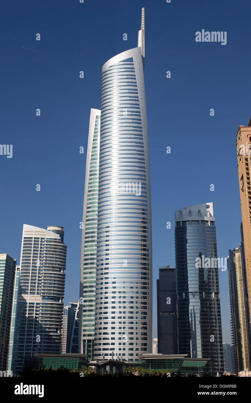 Grattacielo, Almas Tower, grande progetto di costruzione, Jumeirah Lake Towers, Dubai, Emirati Arabi Uniti, Medio Oriente e Asia Foto Stock