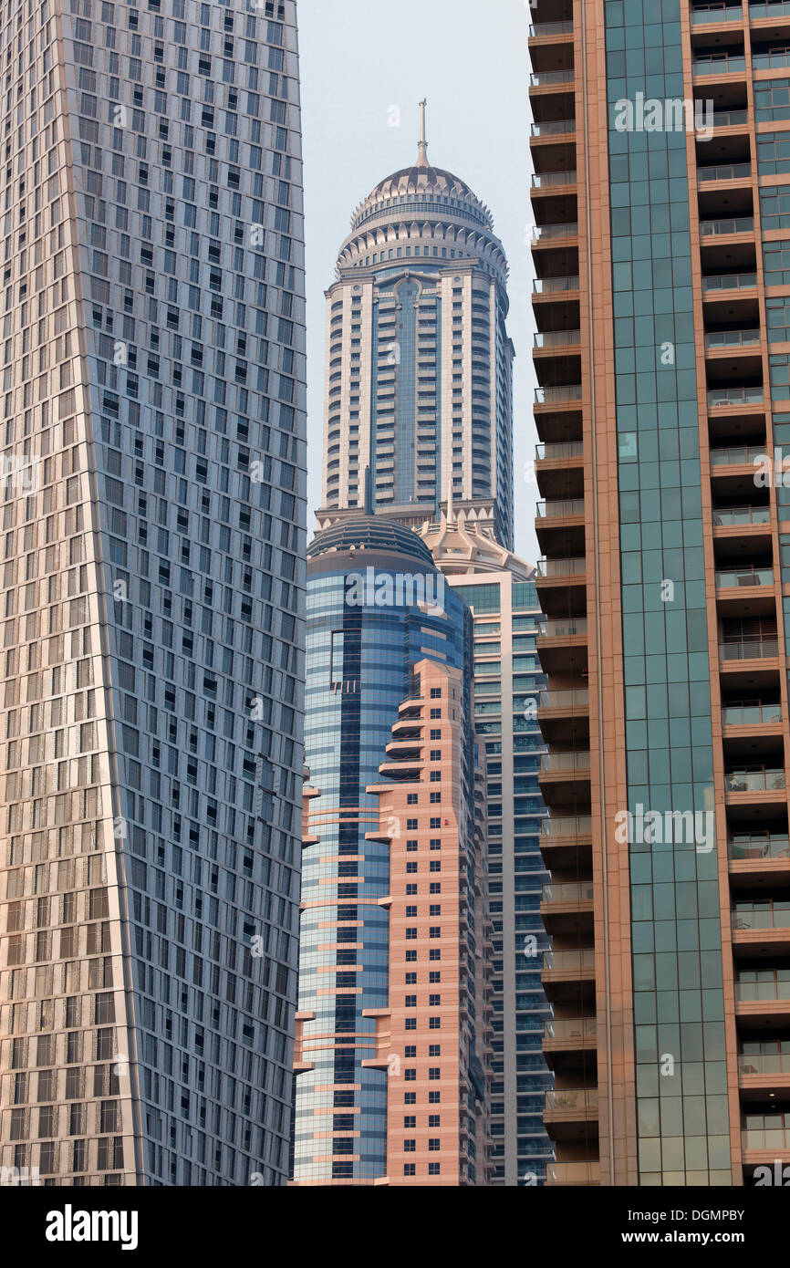 Grattacieli vicino insieme, Dubai Marina District, Dubai, Emirati Arabi Uniti, Medio Oriente e Asia Foto Stock