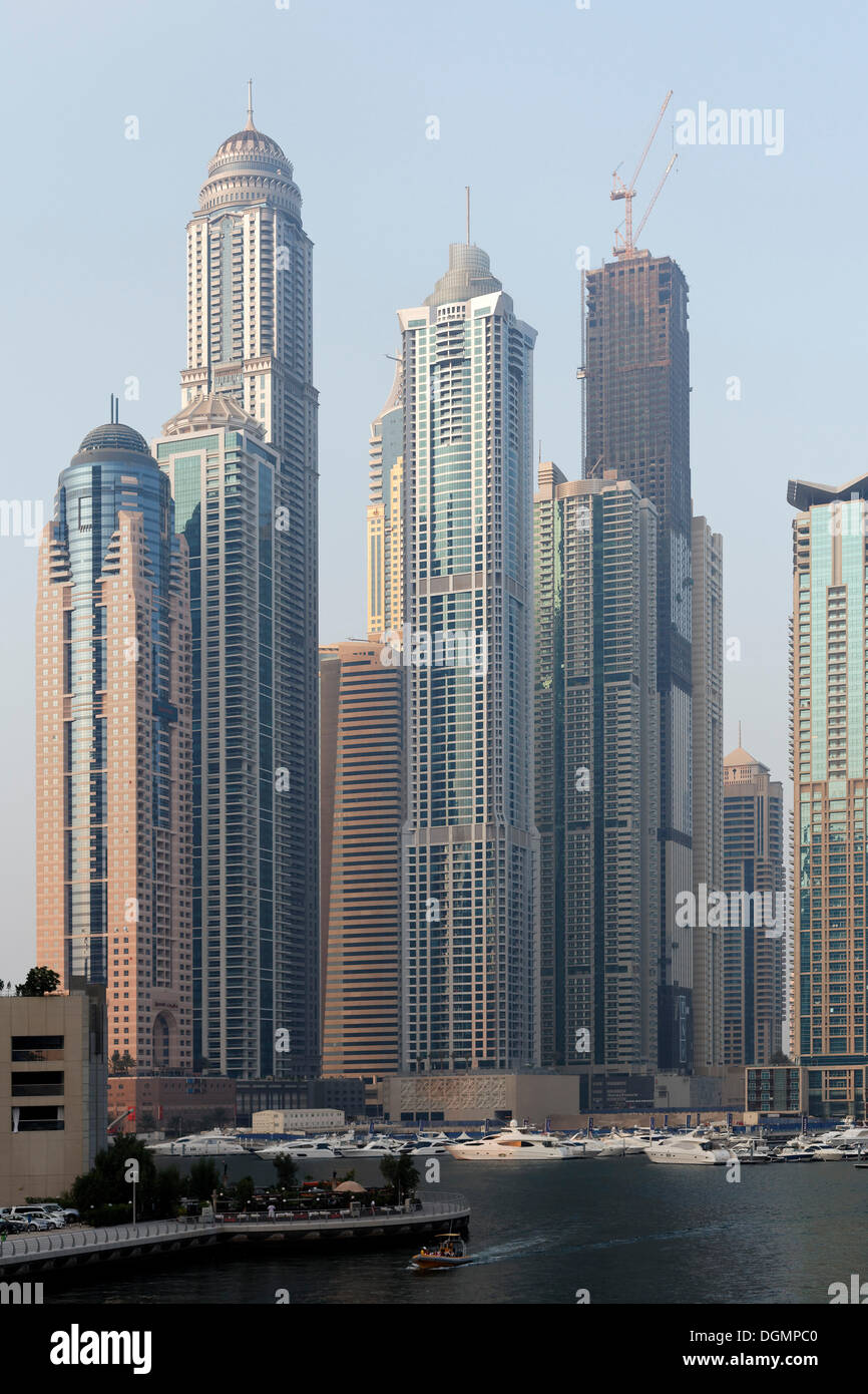 Grattacieli vicino insieme, Dubai Marina District, Dubai, Emirati Arabi Uniti, Medio Oriente e Asia Foto Stock