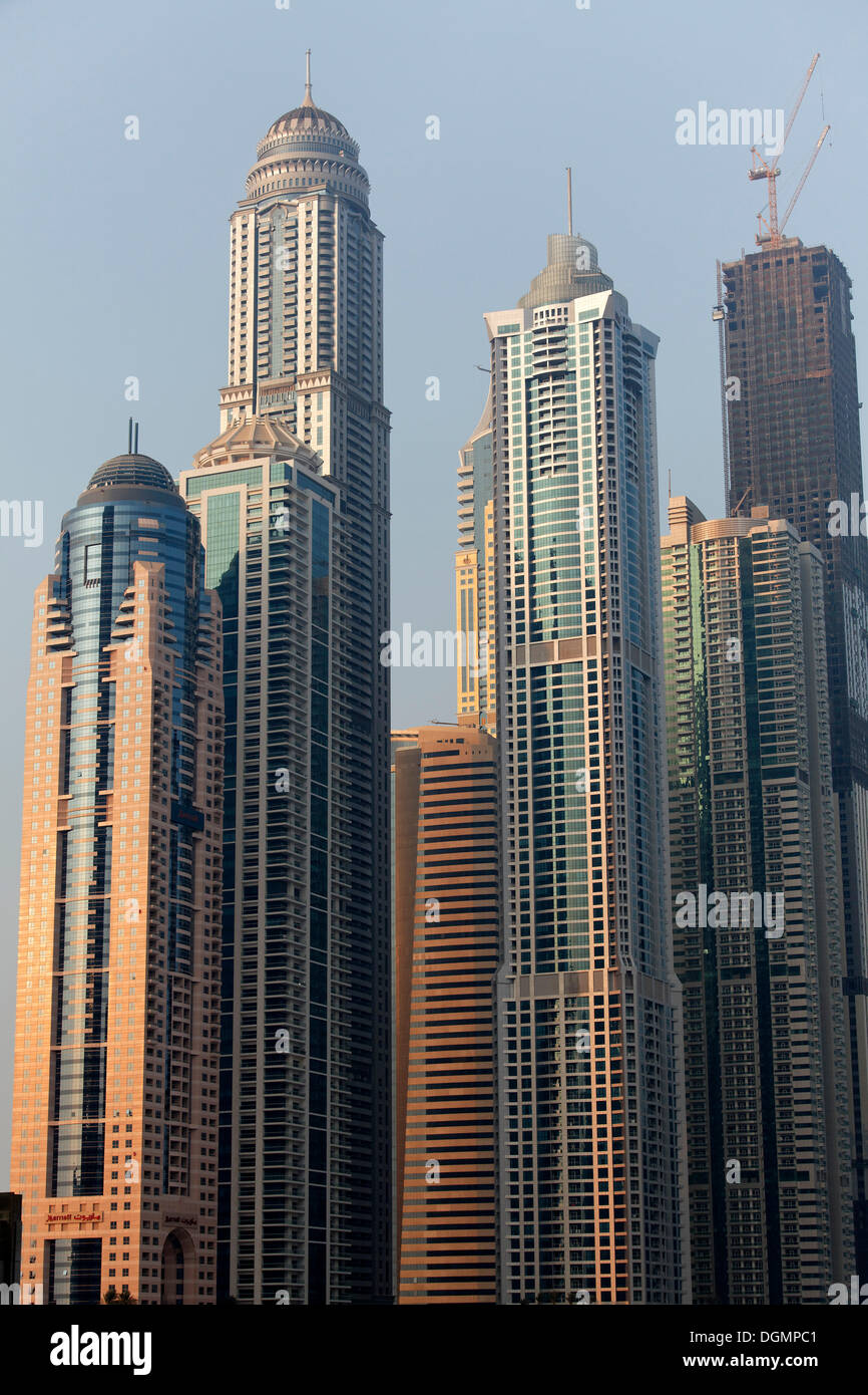 Grattacieli vicino insieme, Dubai Marina District, Dubai, Emirati Arabi Uniti, Medio Oriente e Asia Foto Stock