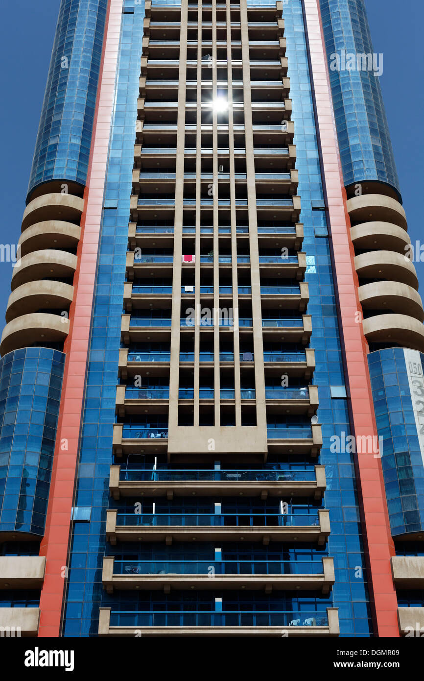 Alto edificio di appartamenti, Sheikh Zayed Road, Dubai Emirati Arabi Uniti, Medio Oriente e Asia Foto Stock