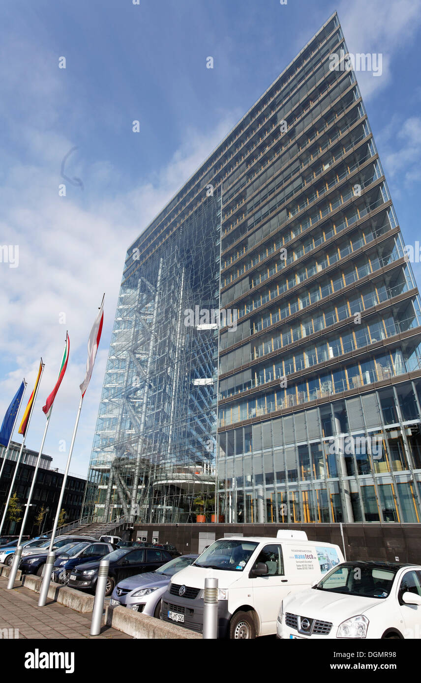 Ufficio Stadttor grattacielo, sede dello stato-cancelleria del Primo ministro del Land Renania settentrionale-Vestfalia, Duesseldorf Foto Stock