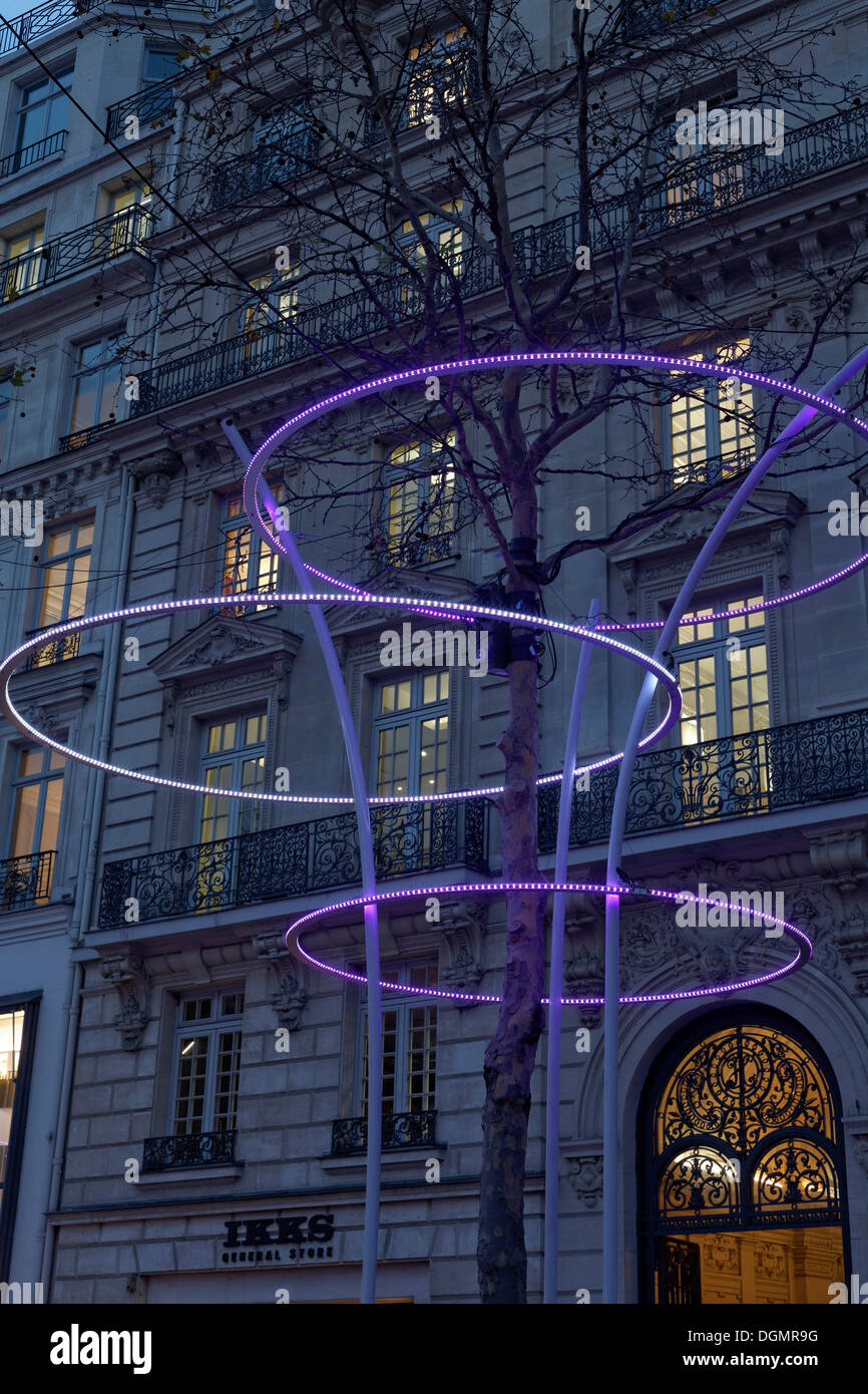 Albero di Natale con illuminazione, Avenue des Champs-Élysées, ottavo arrondissement di Parigi e dell' Ile-de-France, Francia Foto Stock