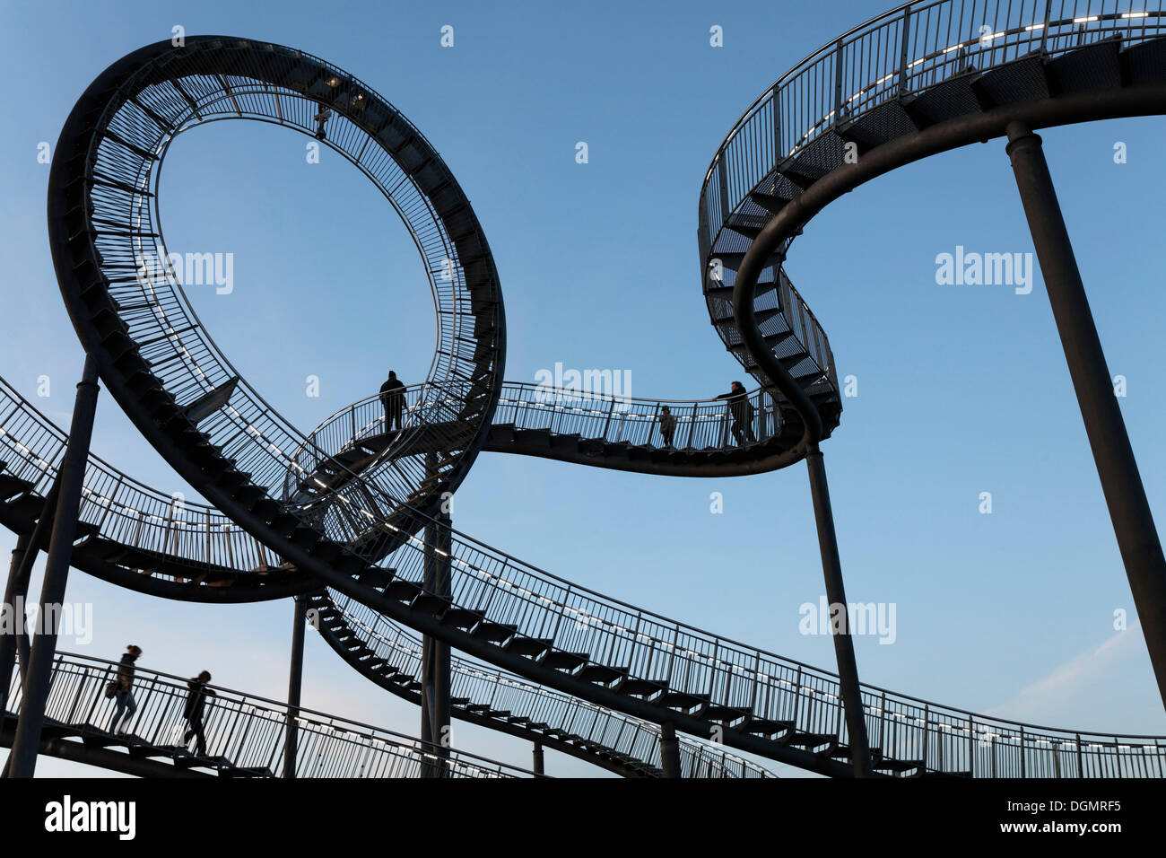 Tiger & turtle - Magic Mountain, landmark, accessibile scultura conformata come un roller coaster, angerpark, angerhausen, Duisburg Foto Stock