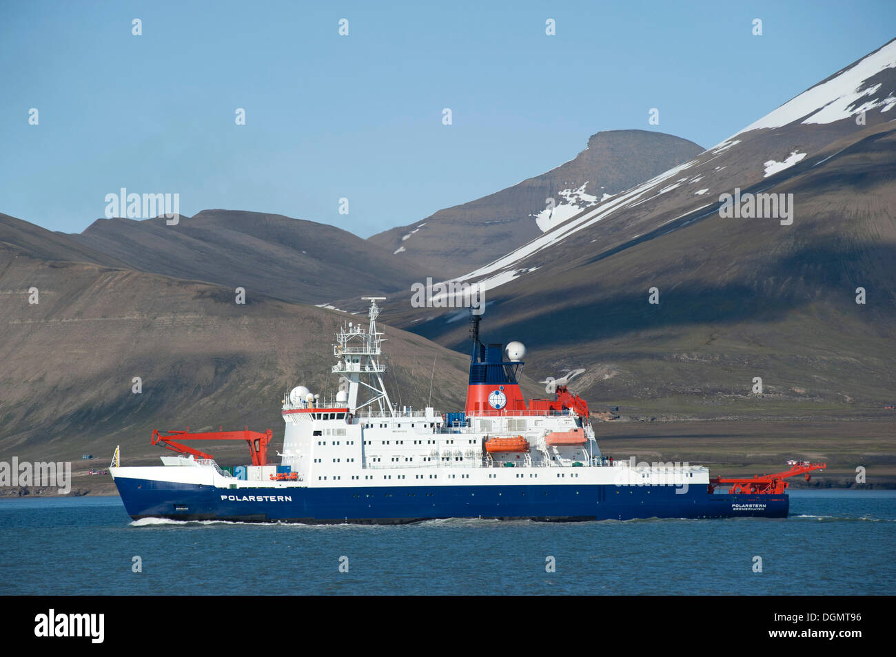 Ricerca tedesca Polarstern rompighiaccio, azionato dall'Istituto Alfred Wegener per polari e la ricerca marina, Isfjorden Foto Stock