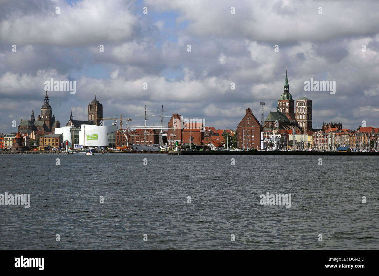 Stralsund, Germania, Stralsund su la vista sulla città vecchia e il porto Foto Stock