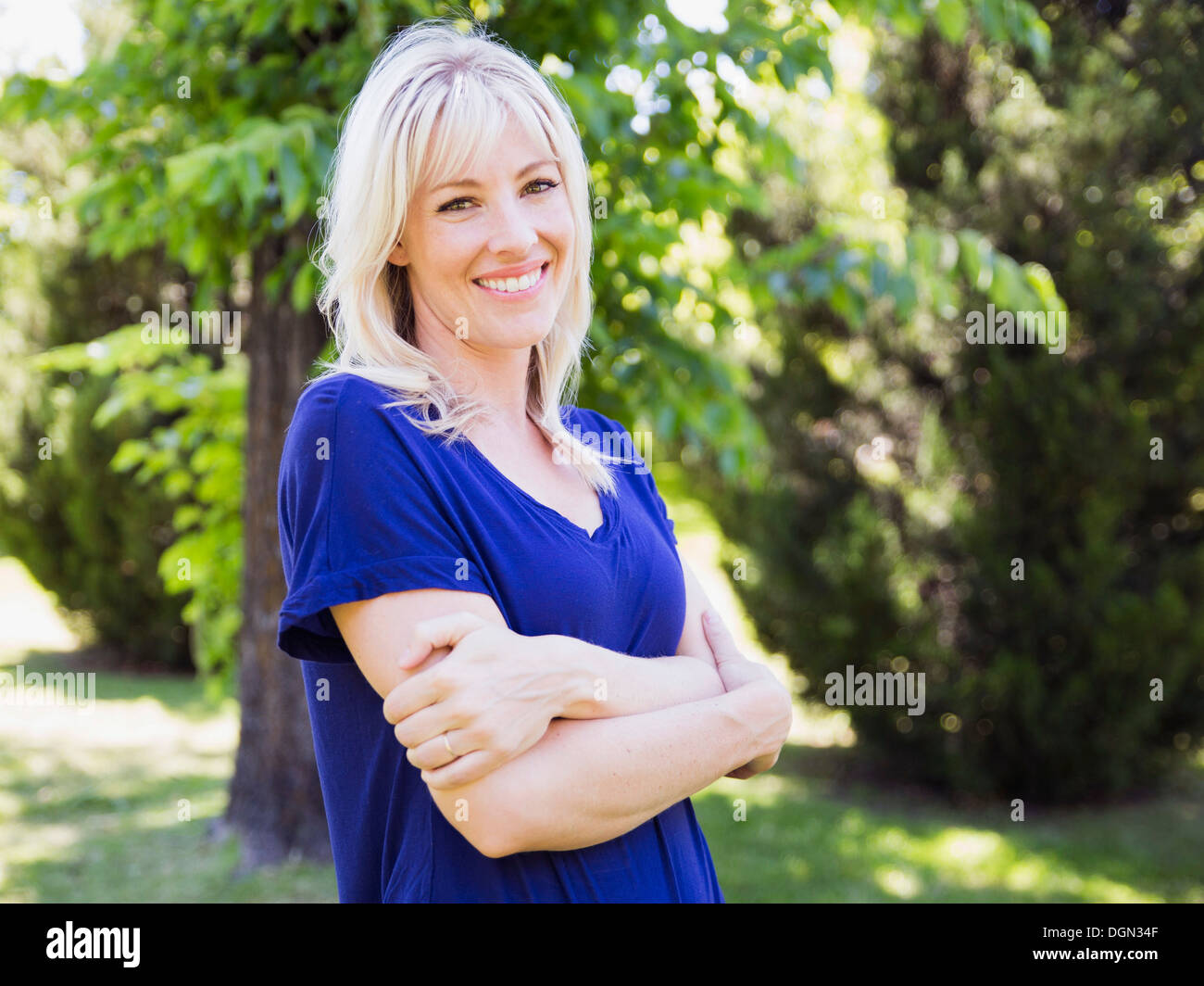 Stati Uniti d'America, Utah, Salt Lake City, ritratto di donna bionda in posizione di parcheggio Foto Stock