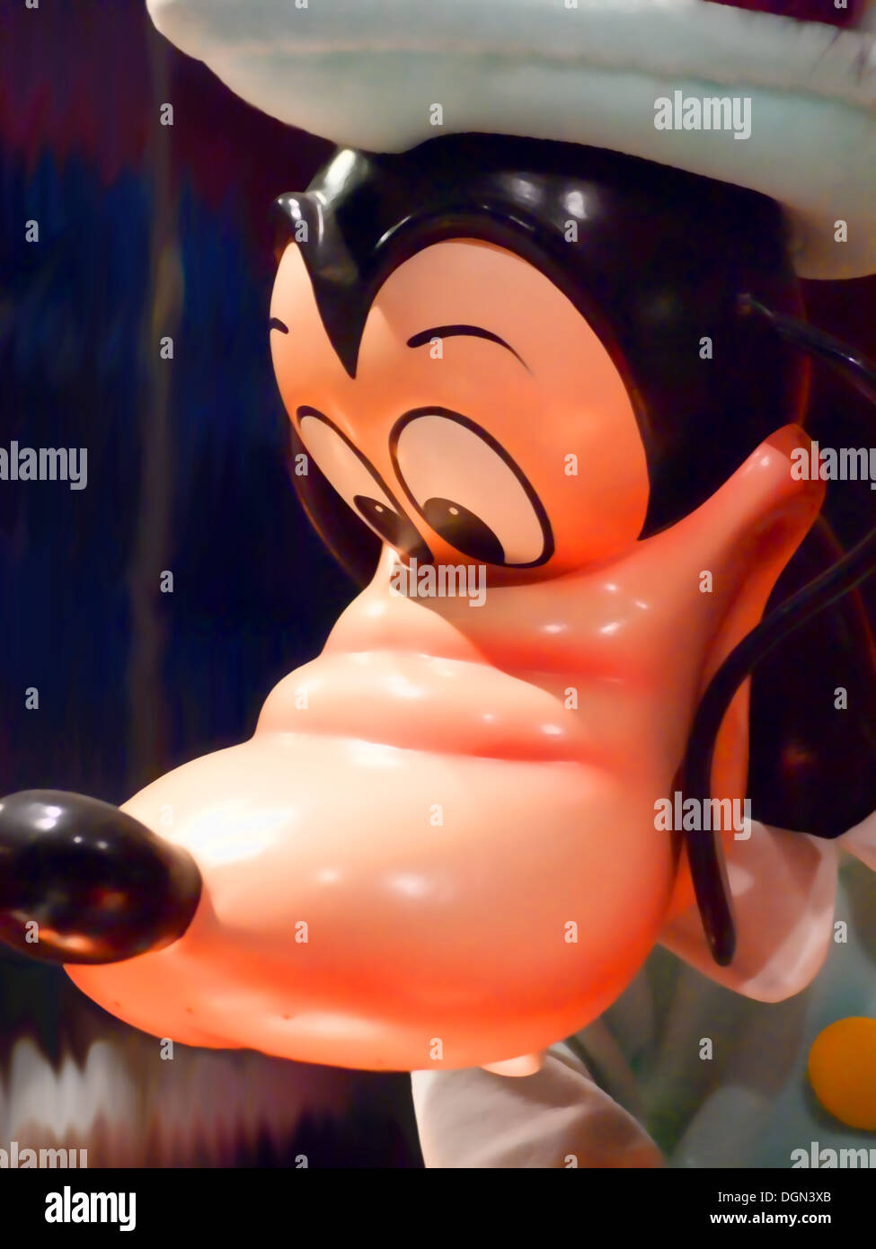 Close-up di una statua di Pippo, un personaggio Disney Foto Stock