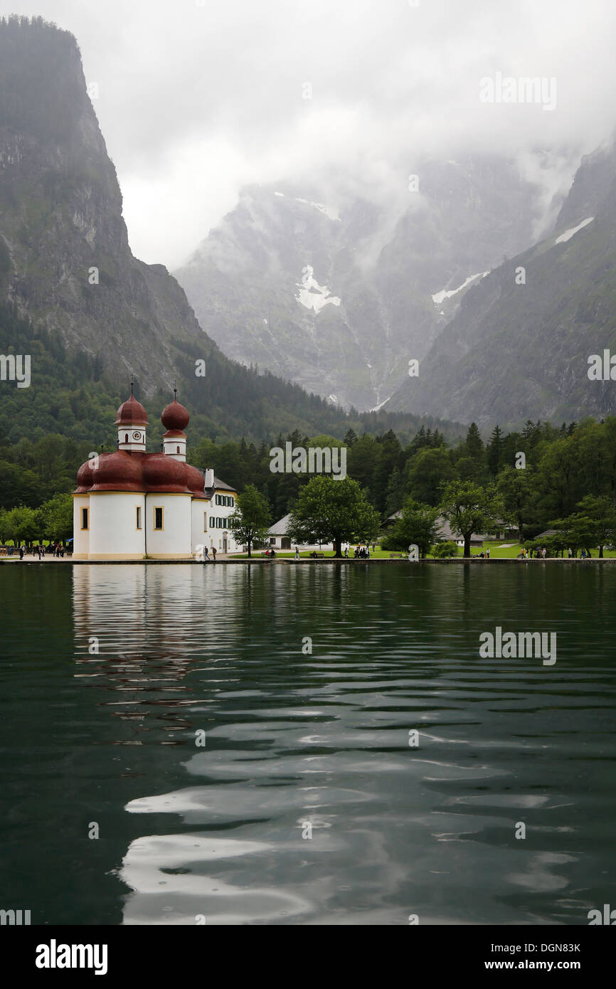 Berchtesgaden, Germania, vista sull'Koenigssee sulla cappella di pellegrinaggio di San Bartholomae Foto Stock