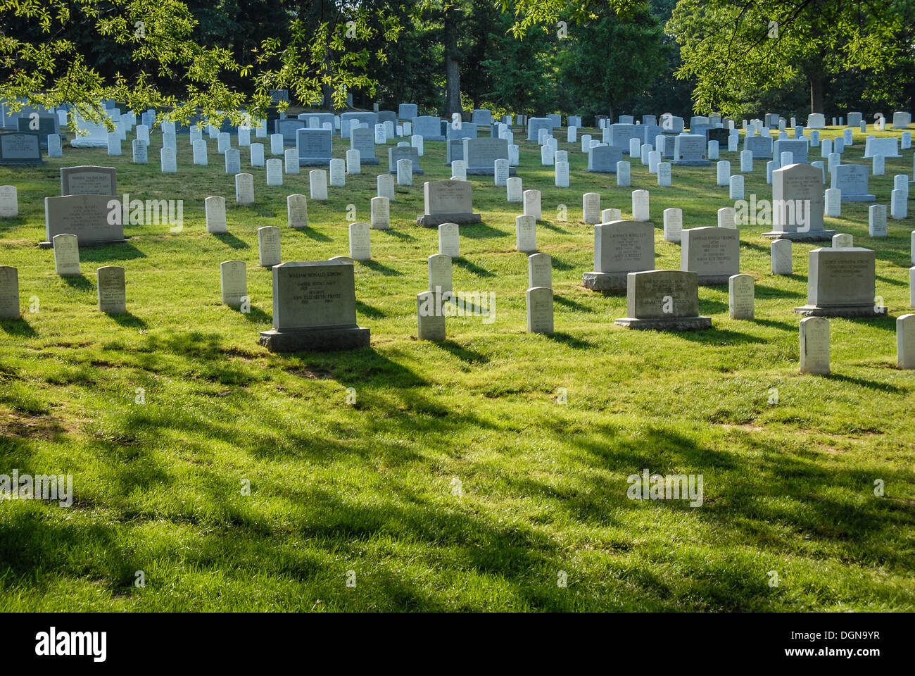 Cimitero nazionale di Arlington ad Arlington, Virginia, attraversato il fiume Potomac da Washington, D.C. (USA) Foto Stock