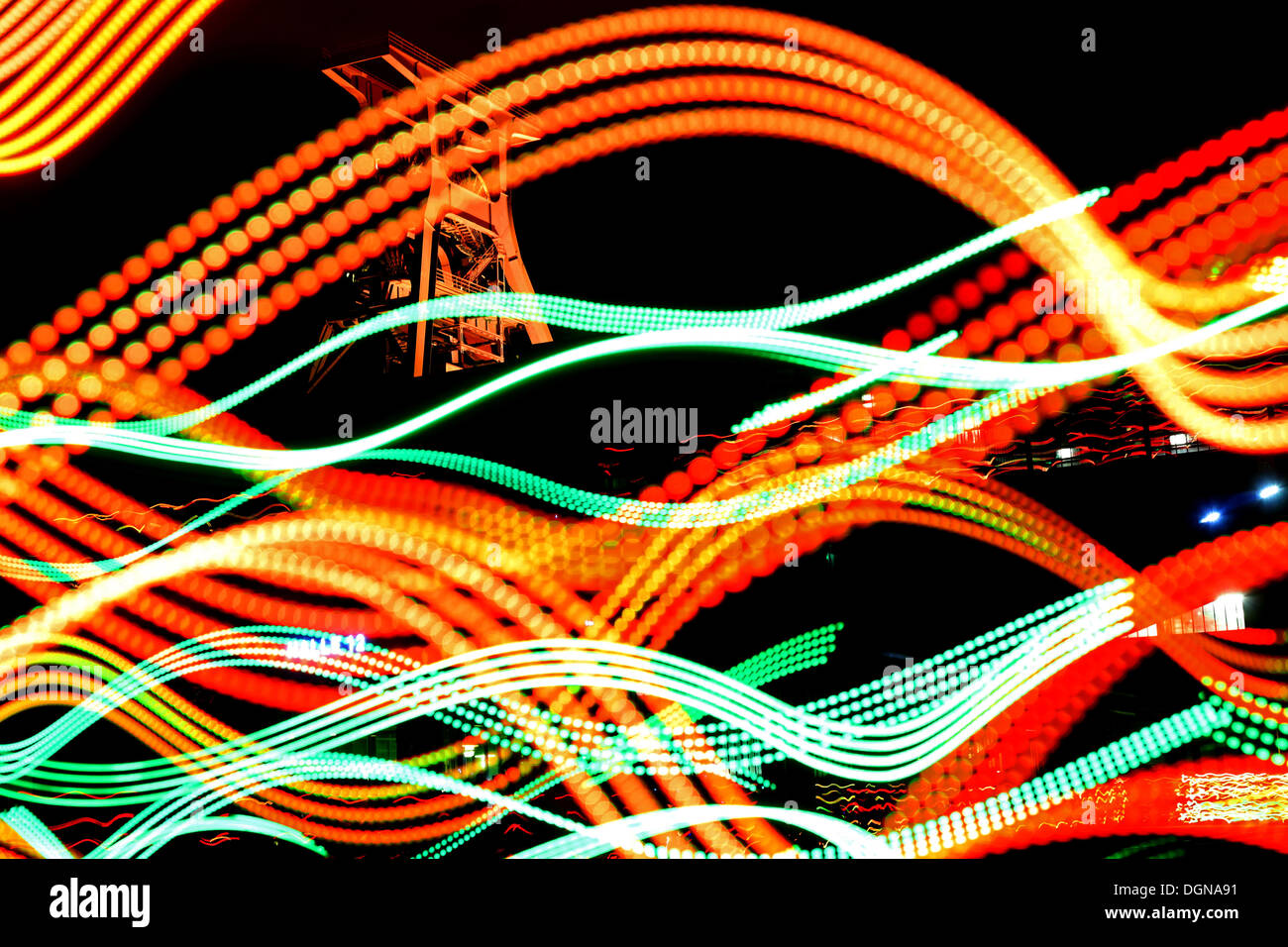 Velocità della luce della Ruhr. Evento di luce di 120 corridori digitale luminoso luci led sulle guide tuta. Evento di arte di Angus Farquhar Foto Stock