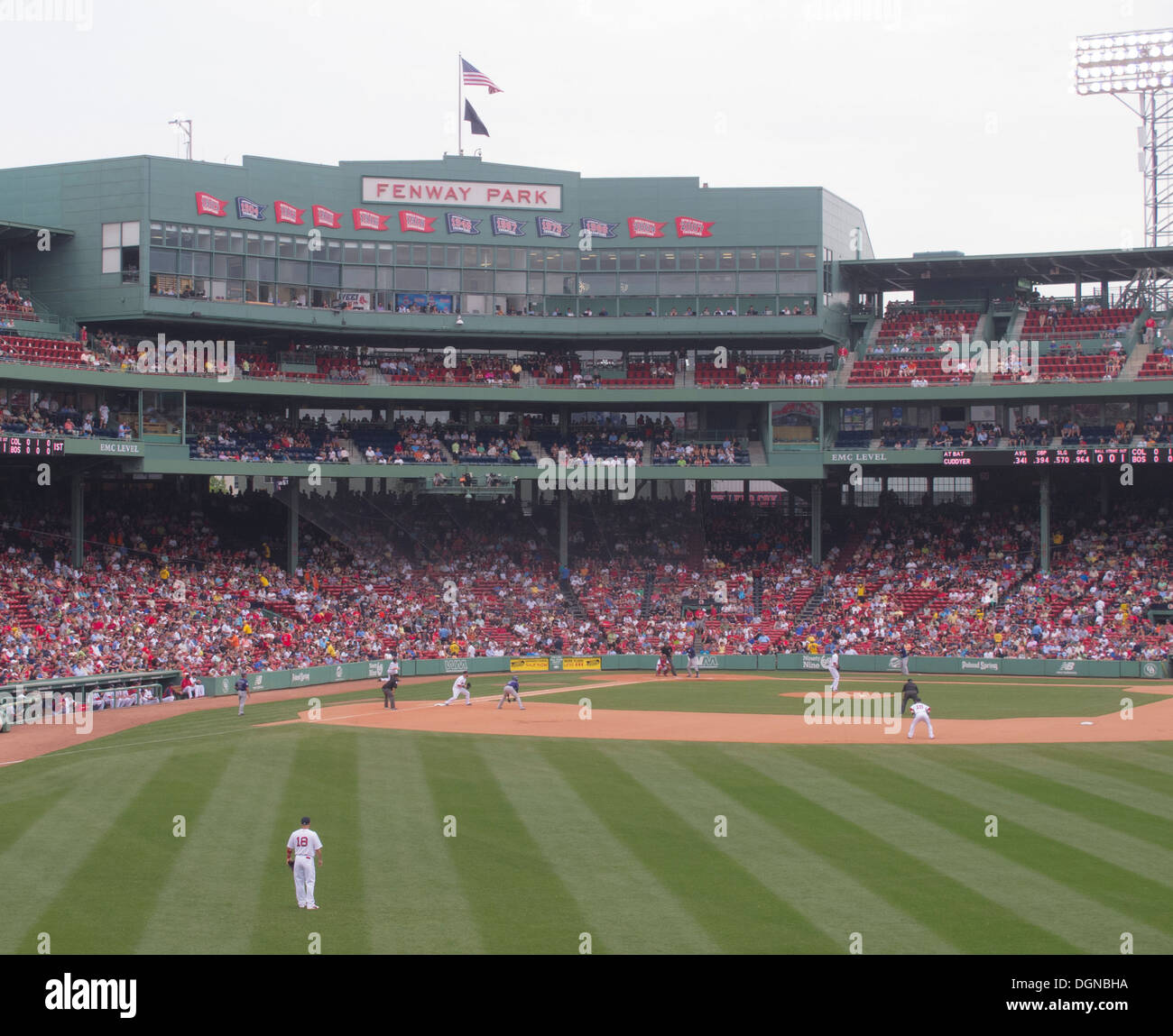 Game day al Fenway Park, casa dei Boston Red Sox baseball team a partire dal 2012. Il Boston Red Sox ha vinto il 2013 World Series. Foto Stock