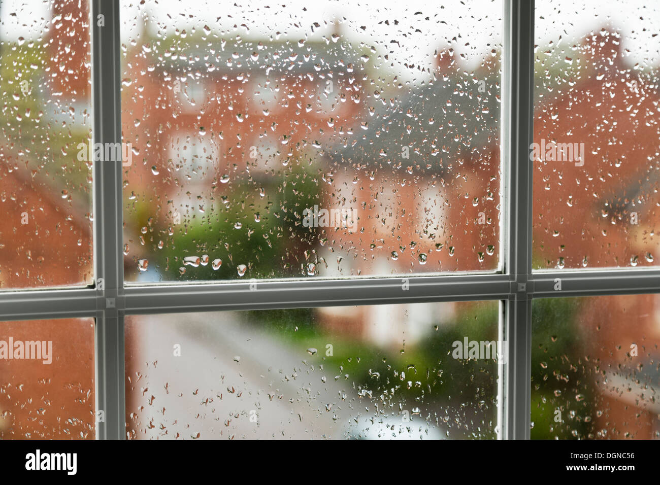 Visualizza la finestra esterna in un giorno di pioggia Foto Stock