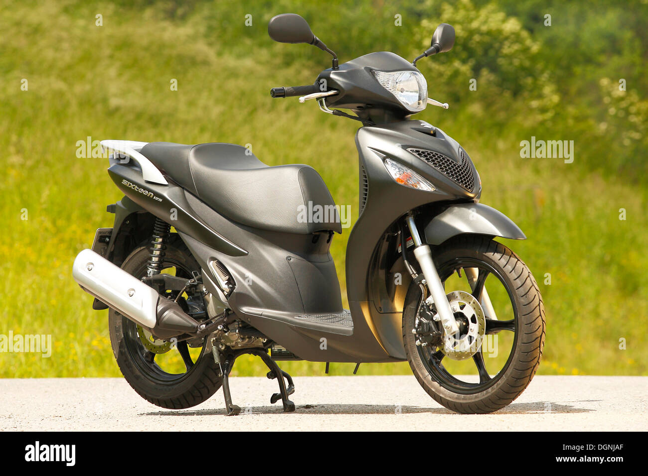 Suzuki sedici 125 scooter Foto stock - Alamy