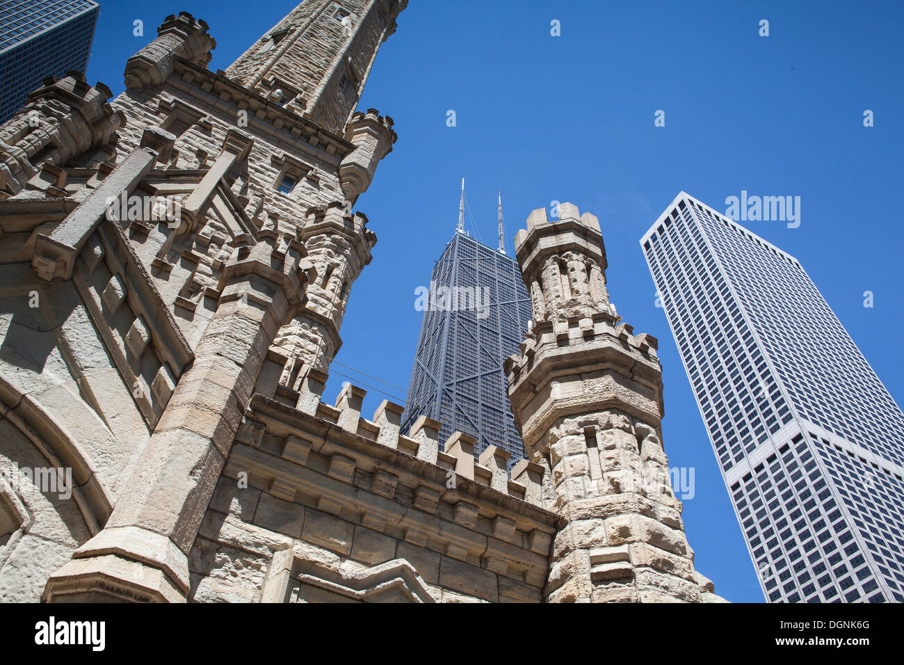 CHICAGO - 7 giugno: John Hancock Center il 7 giugno 2013 a Chicago.Chicago il terzo edificio più alto ha un elegante Magnificent Mile annuncio Foto Stock