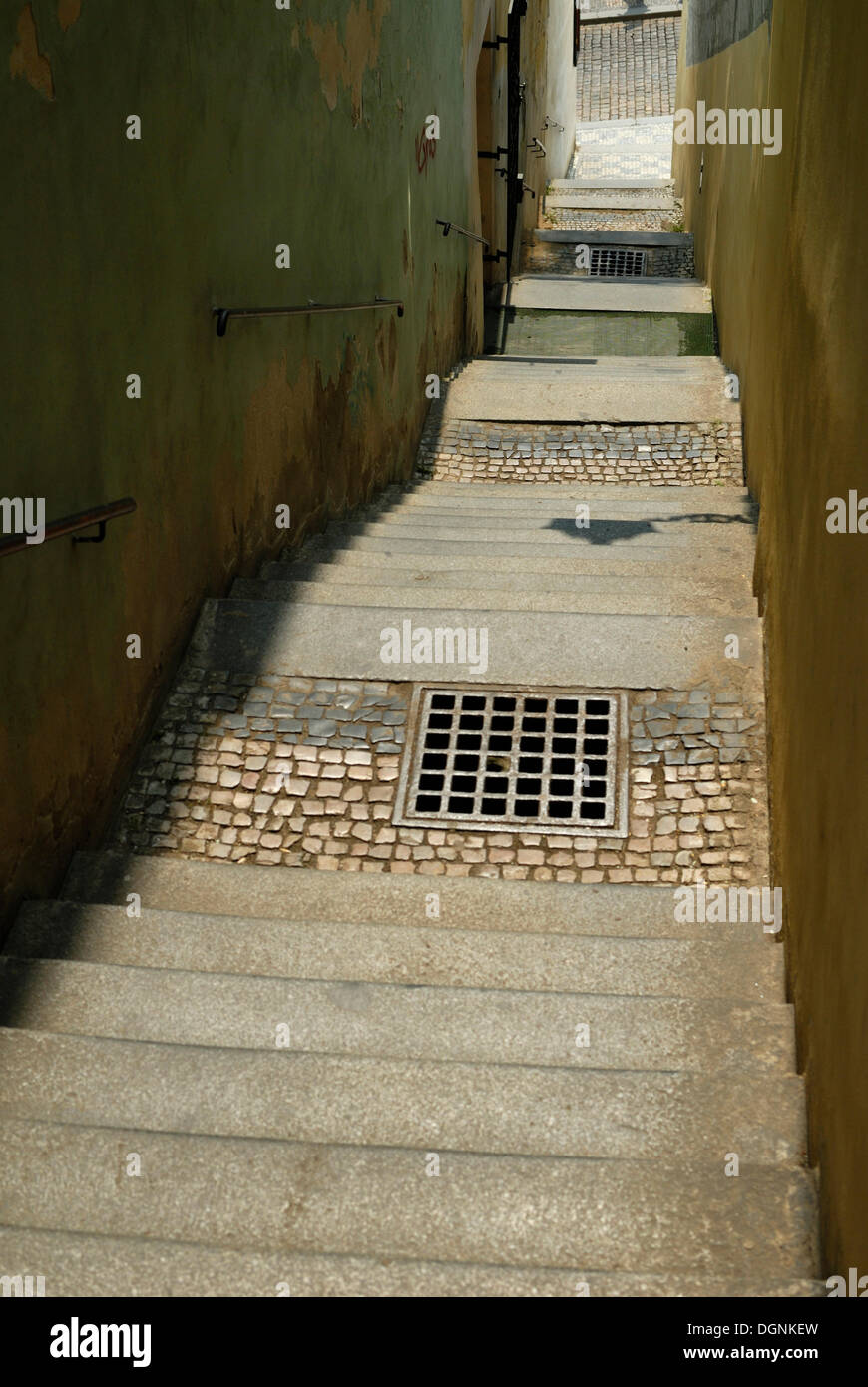 Stretto vicoletto, scale, via pedonale, Praga, Repubblica Ceca, Europa Foto Stock