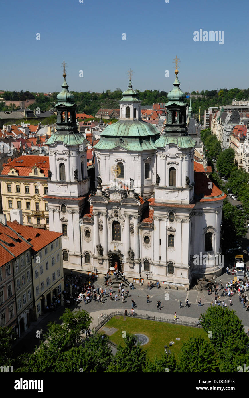 La Chiesa di San Nicola in Piazza della Città Vecchia, Staromestske namesti, Praga, Repubblica Ceca, Europa Foto Stock