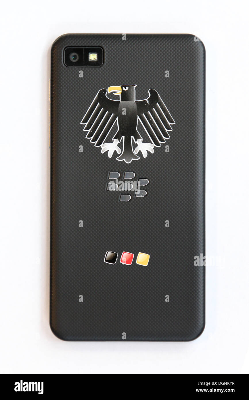 Hannover, Germania. 05 marzo, 2013. Un rubinetto di prova di Blackberry è raffigurato presso lo stand di Secusmart durante la fase di apertura della manifestazione presso il più grande del mondo di computer expo CeBIT di Hannover, Germania, 05 marzo 2013. Il cancelliere tedesco Angela Merkel riceve supponiamo di ricevere un nuovo business il cellulare - un Blackberry o un Samsung Smartphone. Foto: FRISO GENTSCH/dpa/Alamy Live News Foto Stock