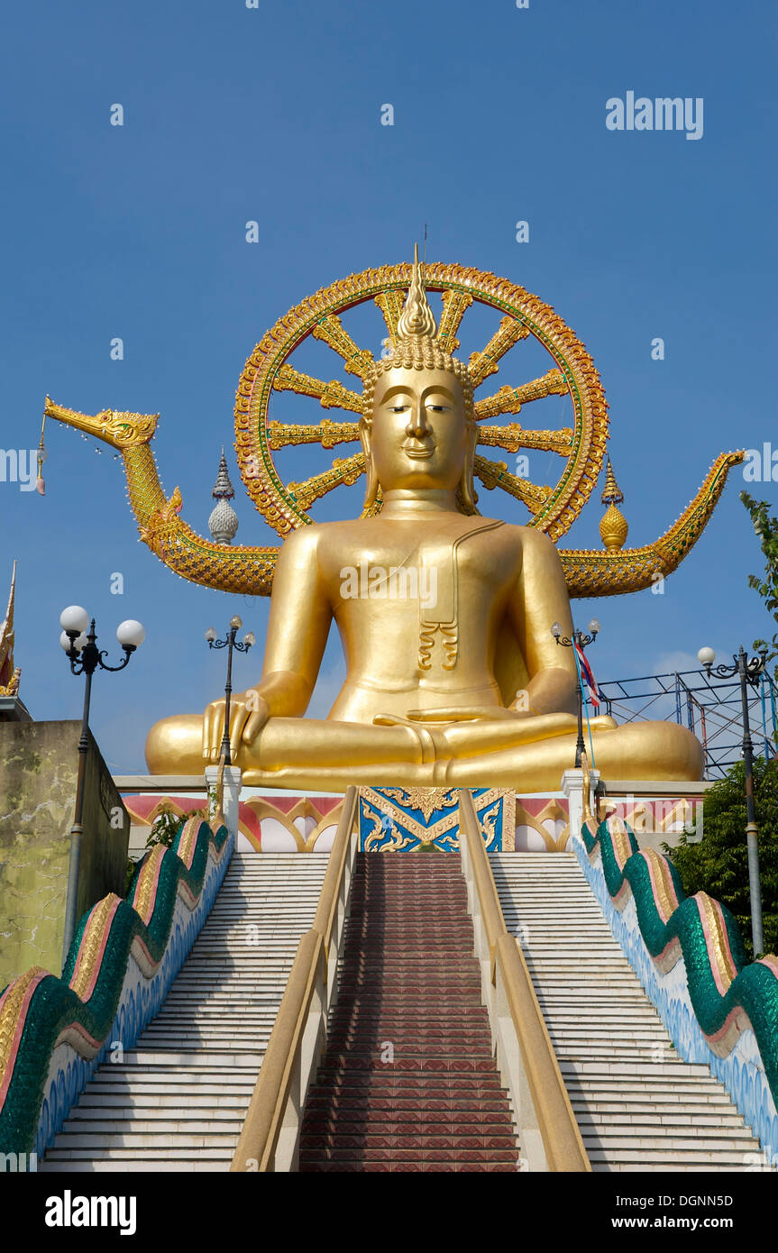 Grande statua di Buddha nel tempio di Ban Bo Phut, Ko Samui, Tailandia, Asia Foto Stock