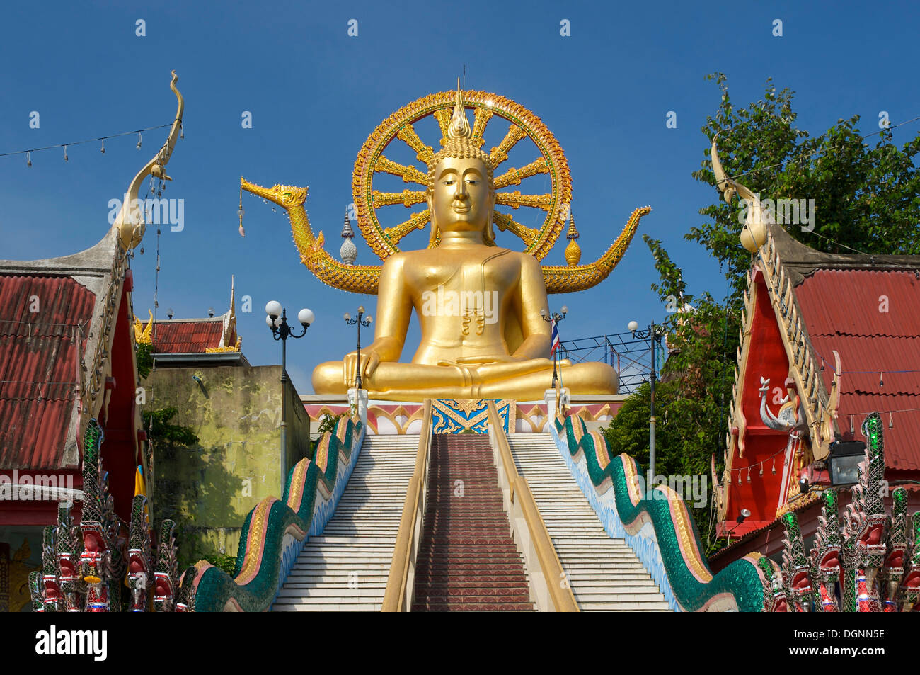 Grande statua di Buddha nel tempio di Ban Bo Phut, Ko Samui, Tailandia, Asia Foto Stock