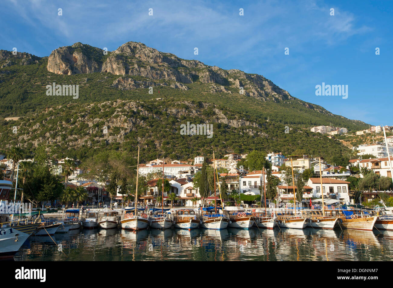 Porto di Kas, Lycia, costa meridionale della Turchia, Asia Occidentale Foto Stock