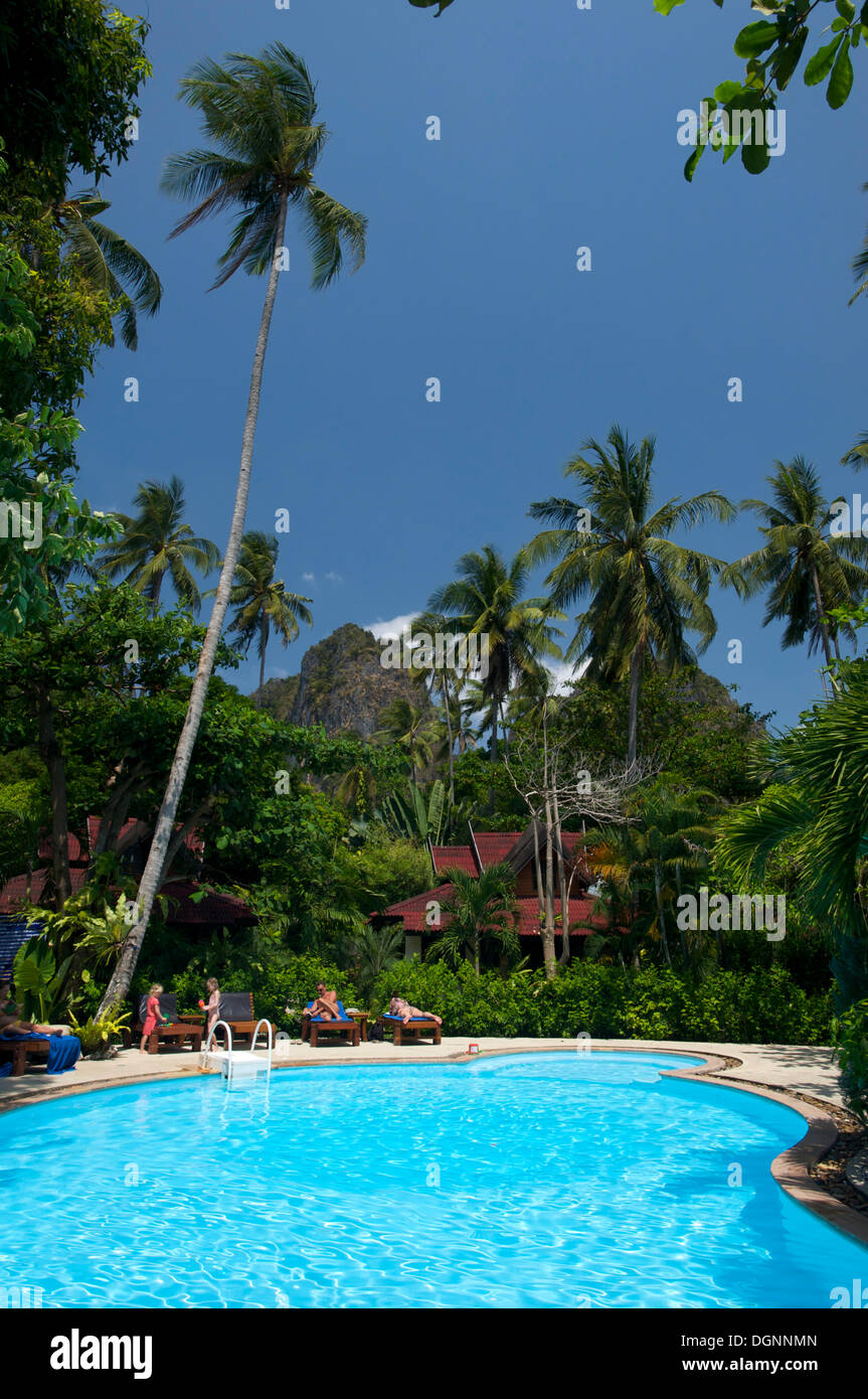 Hotel piscina sul Ray Leh East Beach, Krabi, Thailandia, Asia Foto Stock
