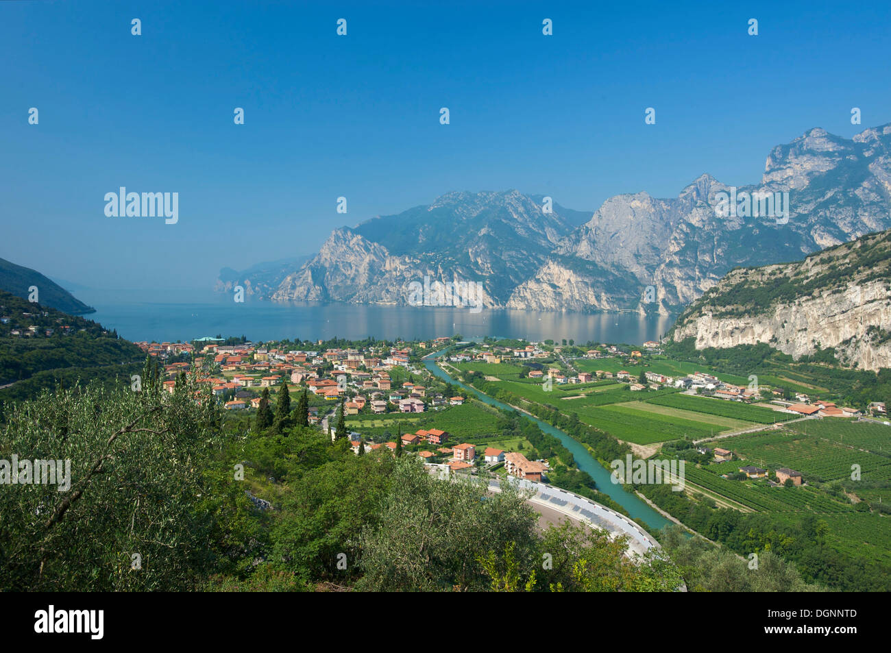 Vista di Torbole sul lago di Garda, Trentino, Italia, Europa Foto Stock