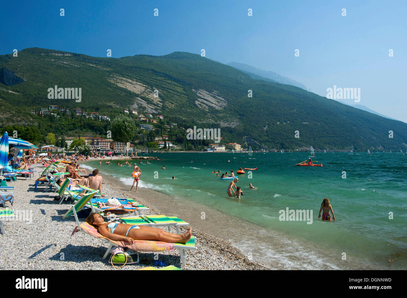Surf Beach a Torbole sul lago di Garda, Trentino, Italia, Europa Foto Stock