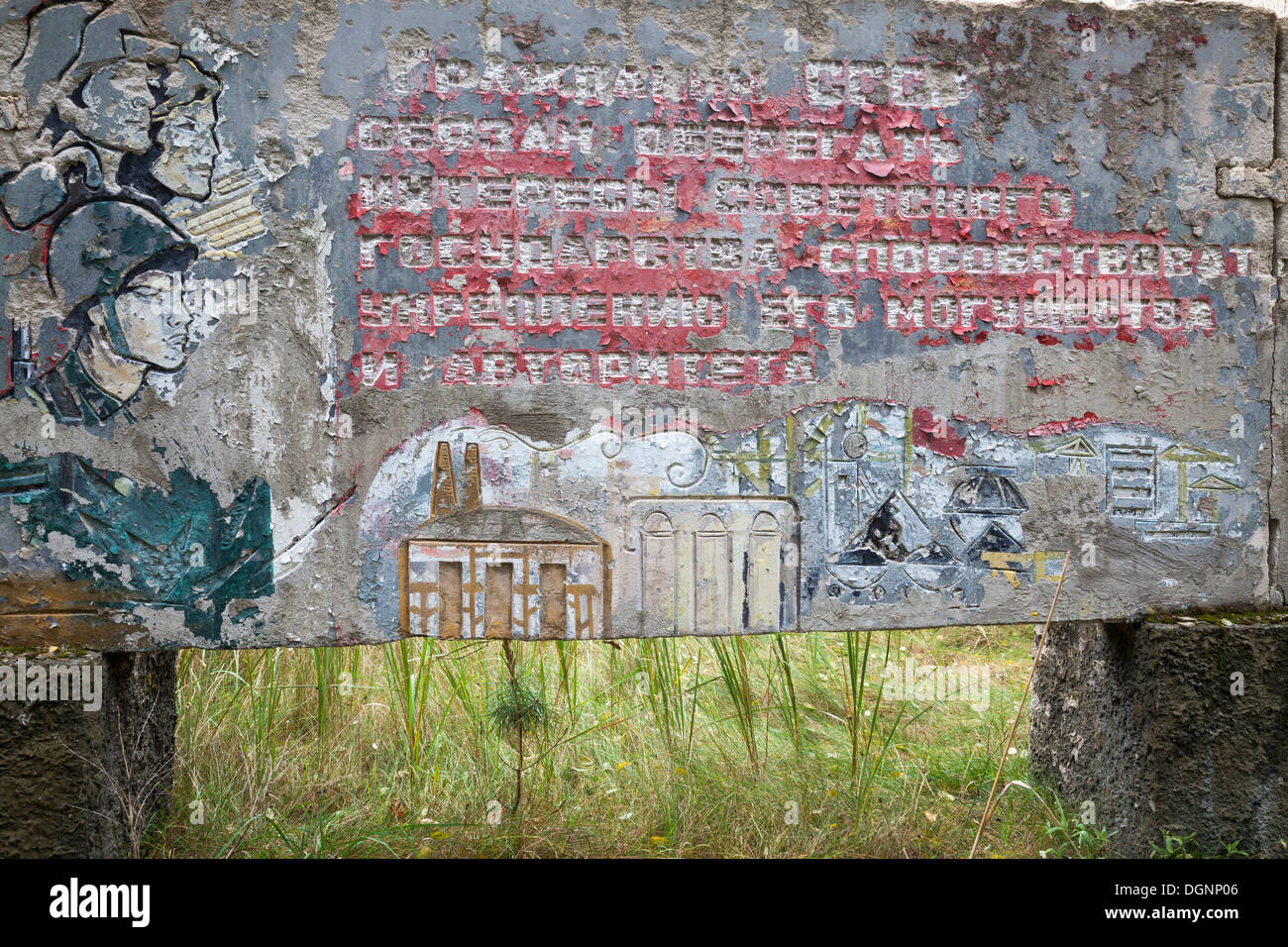 Di propaganda sovietica ad un abbandono di missili sovietici base, Vogelsang, Brandeburgo, Germania Foto Stock