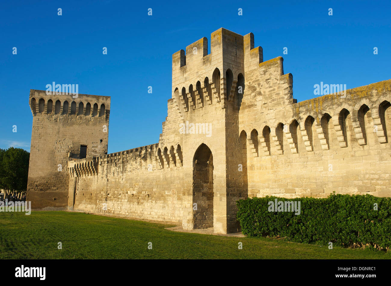 Le mura della città di Avignone, Provenza, regione Provence-Alpes-Côte d'Azur, in Francia Foto Stock