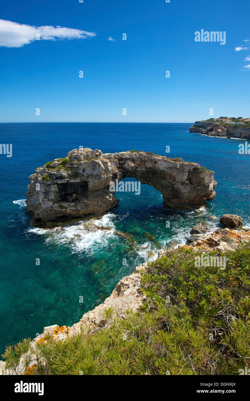 Es Pontàs arco naturale, Cala Llombards, Santanyi, Maiorca, isole Baleari, Spagna Foto Stock