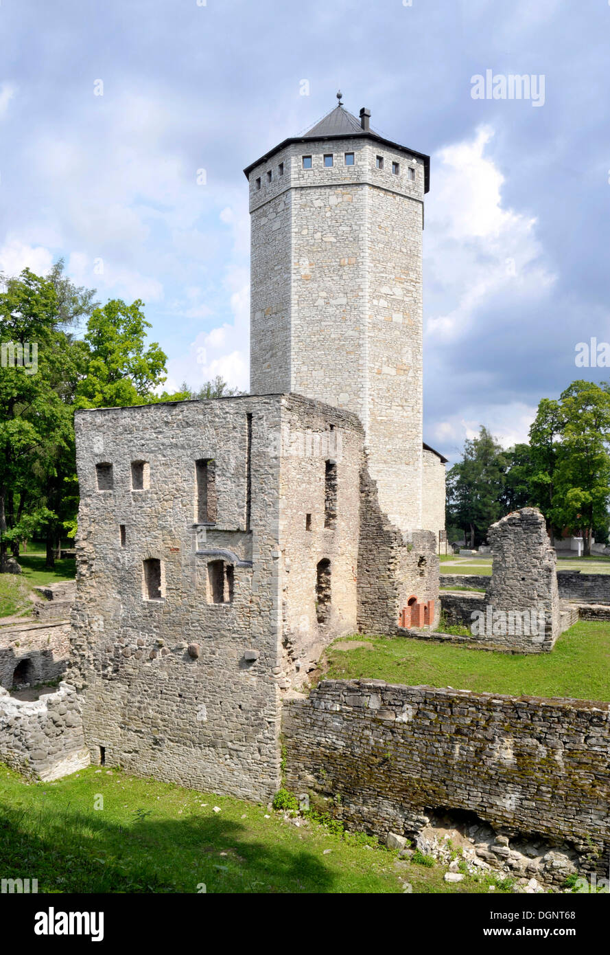 Il museo del castello, le rovine del castello dell'Ordine dei Cavalieri Teutonici, Tall Hermann, Paide, Estonia, Stati Baltici Foto Stock