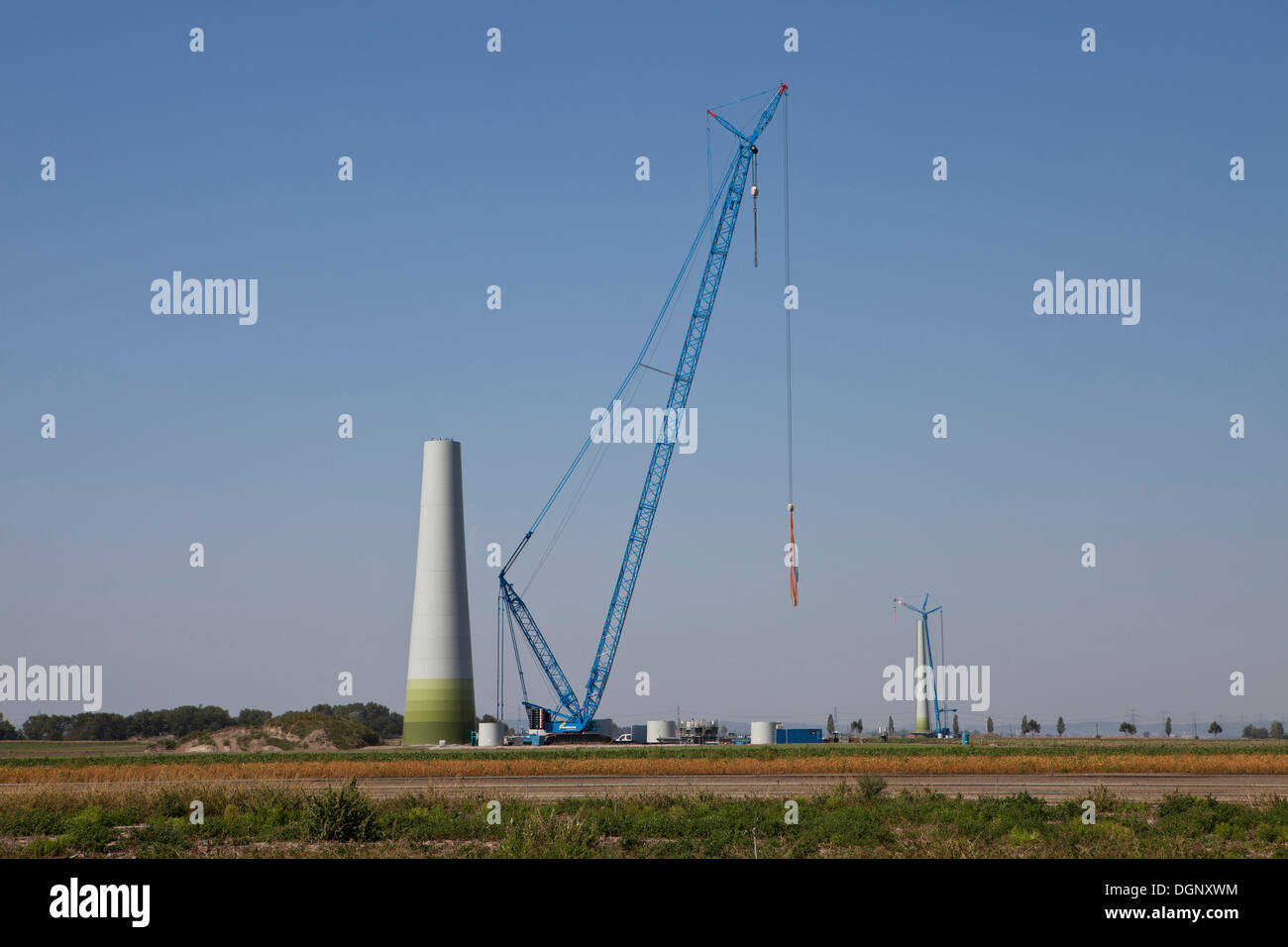 Costruzione di un Enercon E82 turbina eolica, Windpark Grosshofen wind farm, Marchfeld, Austria Inferiore, Austria, Europa Foto Stock