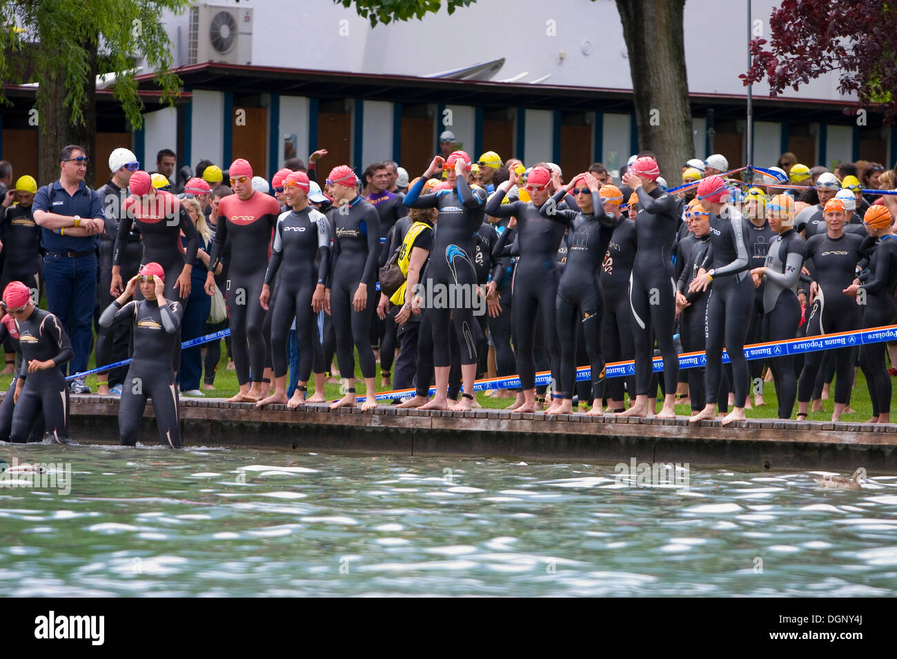 Triathlon, la preparazione prima della partenza, il Lago di Caldaro, provincia di Bolzano, Italia, Europa Foto Stock