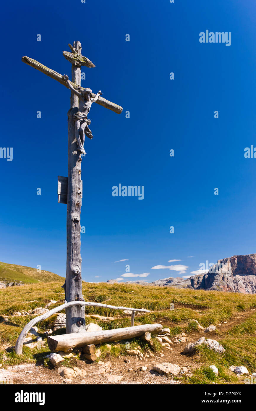 Crocifisso sul Monte Alpe Stevia, Groedental o Val Gardena, Dolomiti, Alto Adige, Italia, Europa Foto Stock