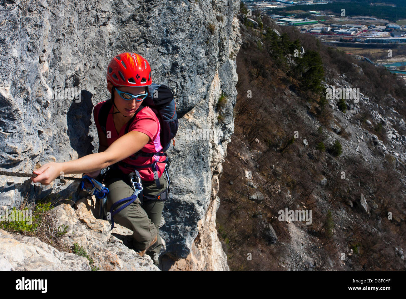 La scalata di Albano via ferrata nei pressi di Mori, il Lago di Garda regione Trentino Alto Adige, Italia, Europa Foto Stock