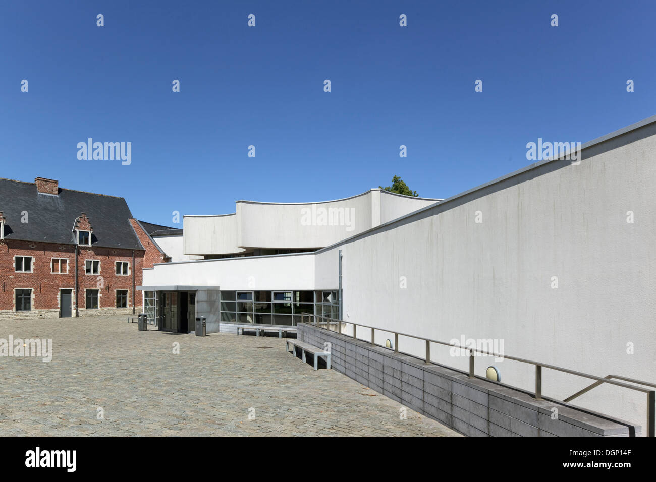 Università Cattolica di Lovanio Arenberg biblioteca, Leuven, Belgio. Architetto: Rafael Moneo, 2002. Ingresso principale alla libreria, con w Foto Stock