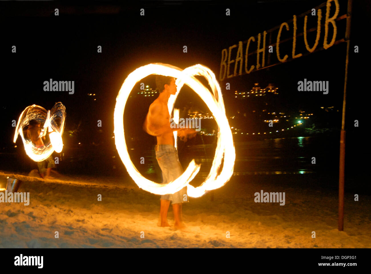 Fire ballerini, tempo di esposizione, Ko Phangan, Thailandia, Asia Foto Stock
