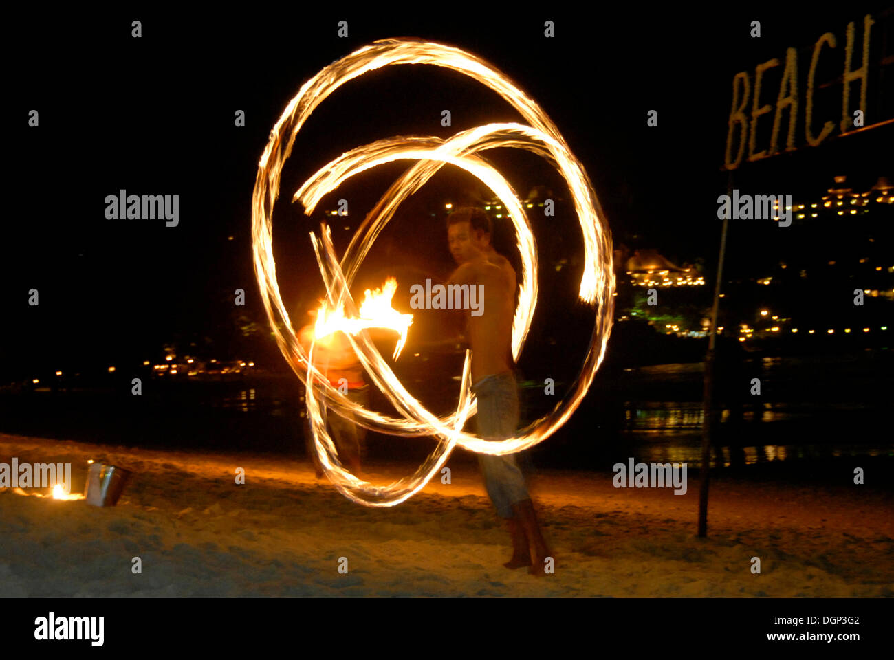 Fire ballerini, tempo di esposizione, Ko Phangan, Thailandia, Asia Foto Stock