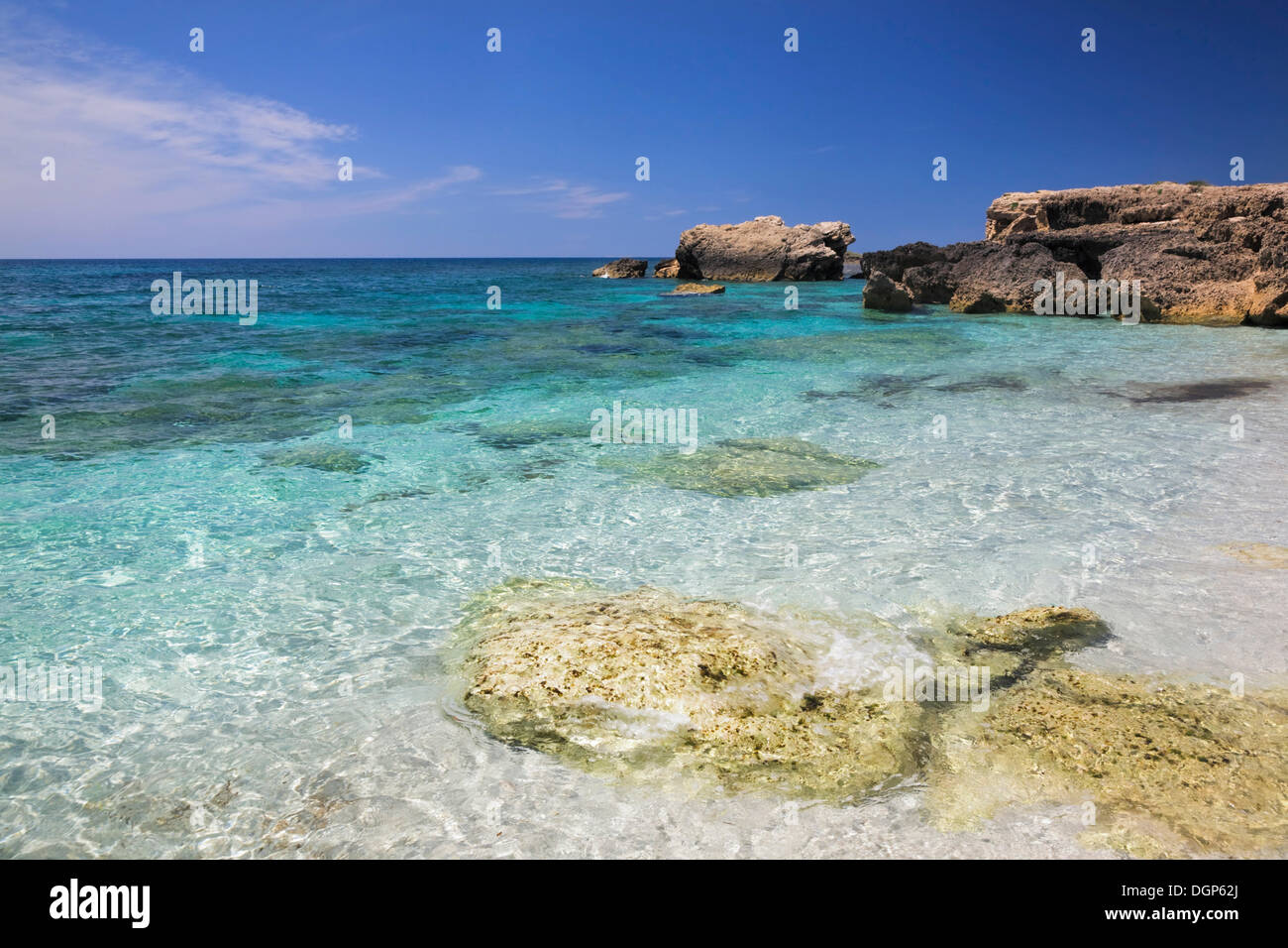 Rocce Nel Mare Di Is Arutas Spiaggia Provincia Di Arborea