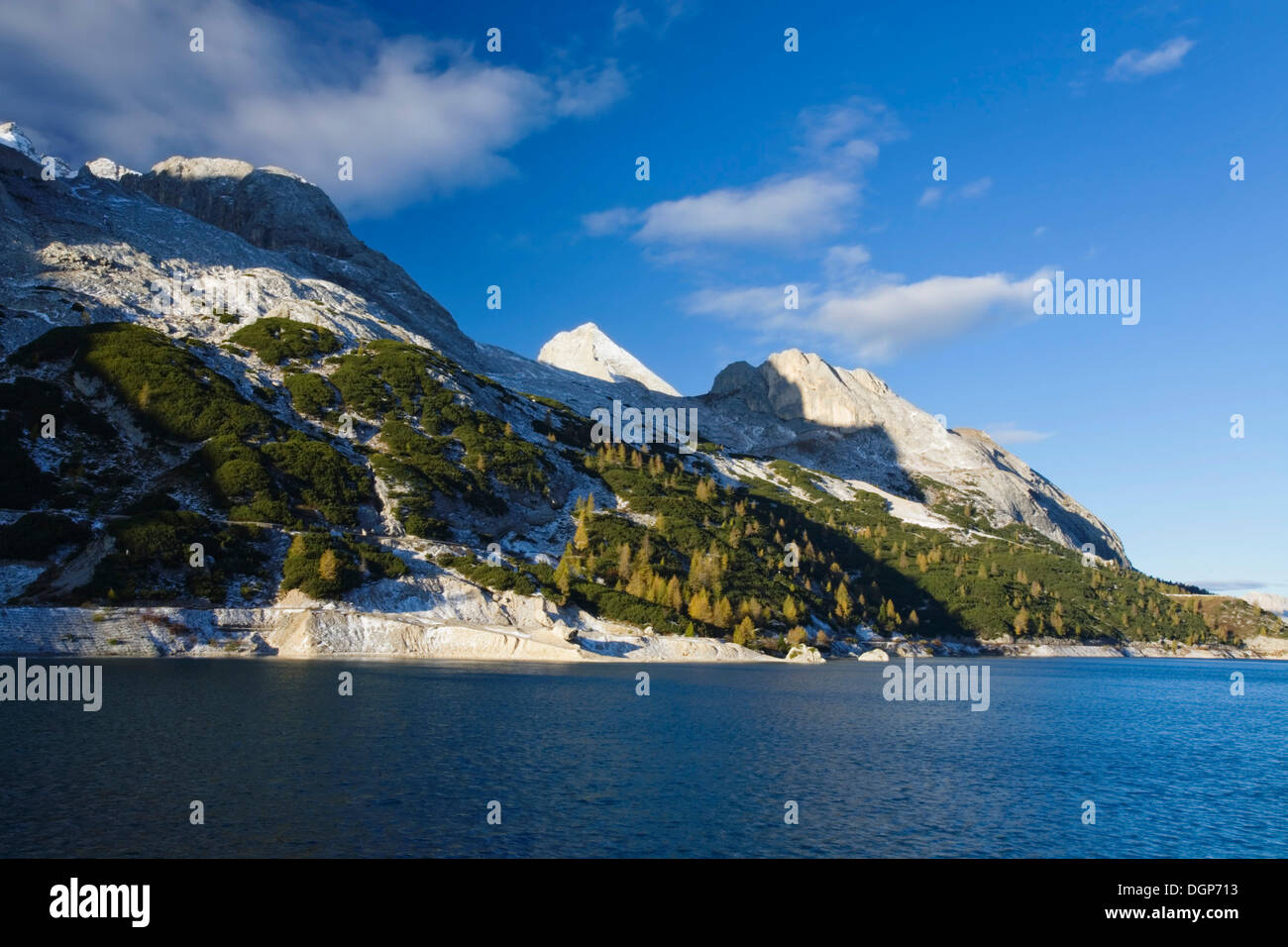Il Lago Fedaia e Marmolada, Dolomiti, Trentino Alto Adige, Italia, Europa Foto Stock