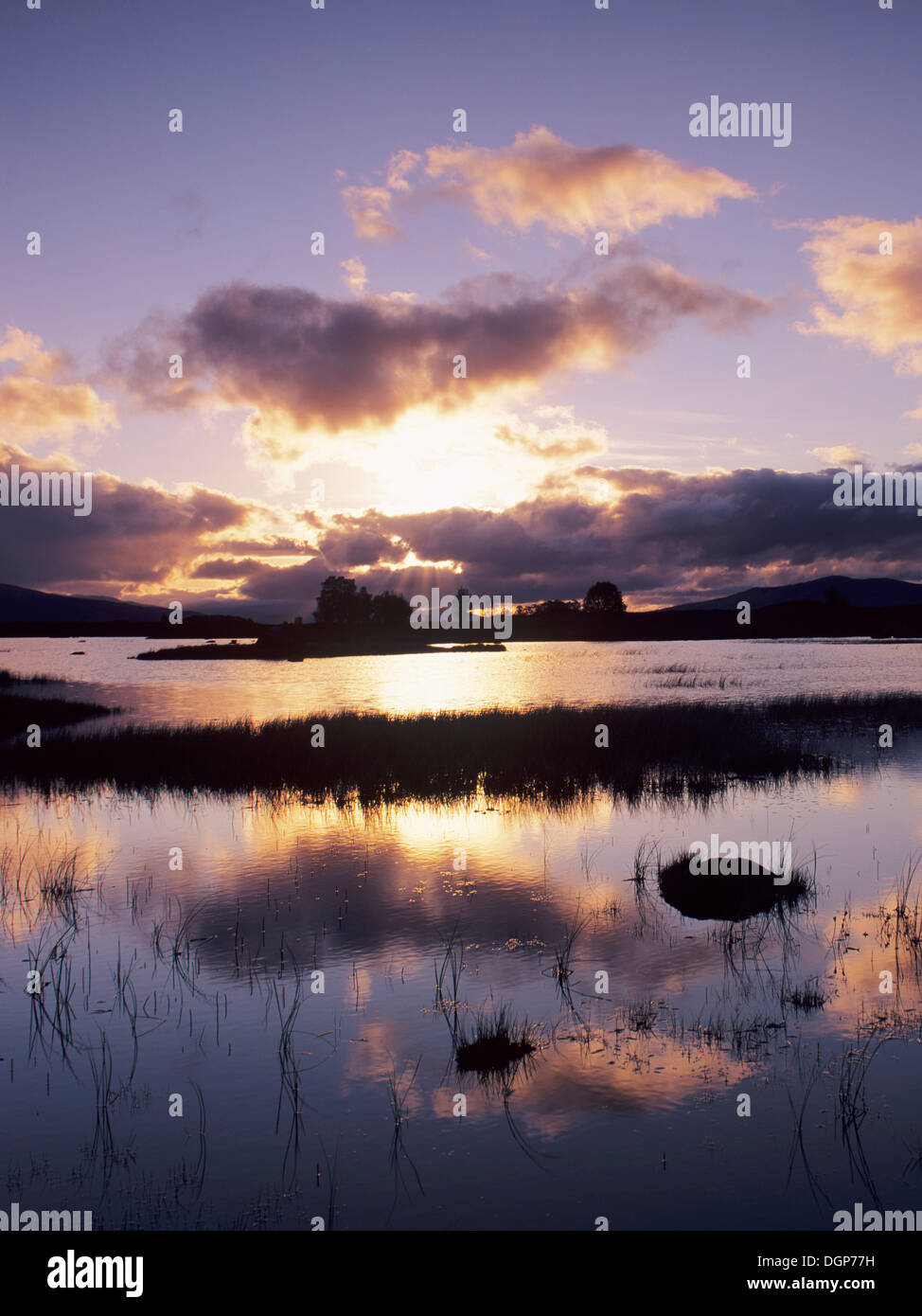 Loch Ba a sunrise, Rannoch Moor, Highlands, Scotland, Regno Unito, Europa Foto Stock