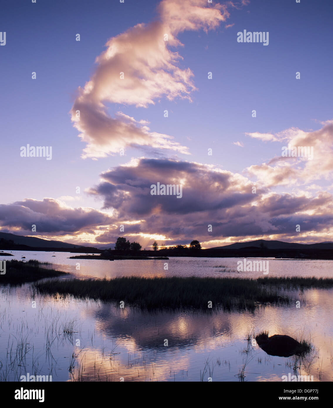 Loch Ba a sunrise, Rannoch Moor, Highlands, Scotland, Regno Unito, Europa Foto Stock