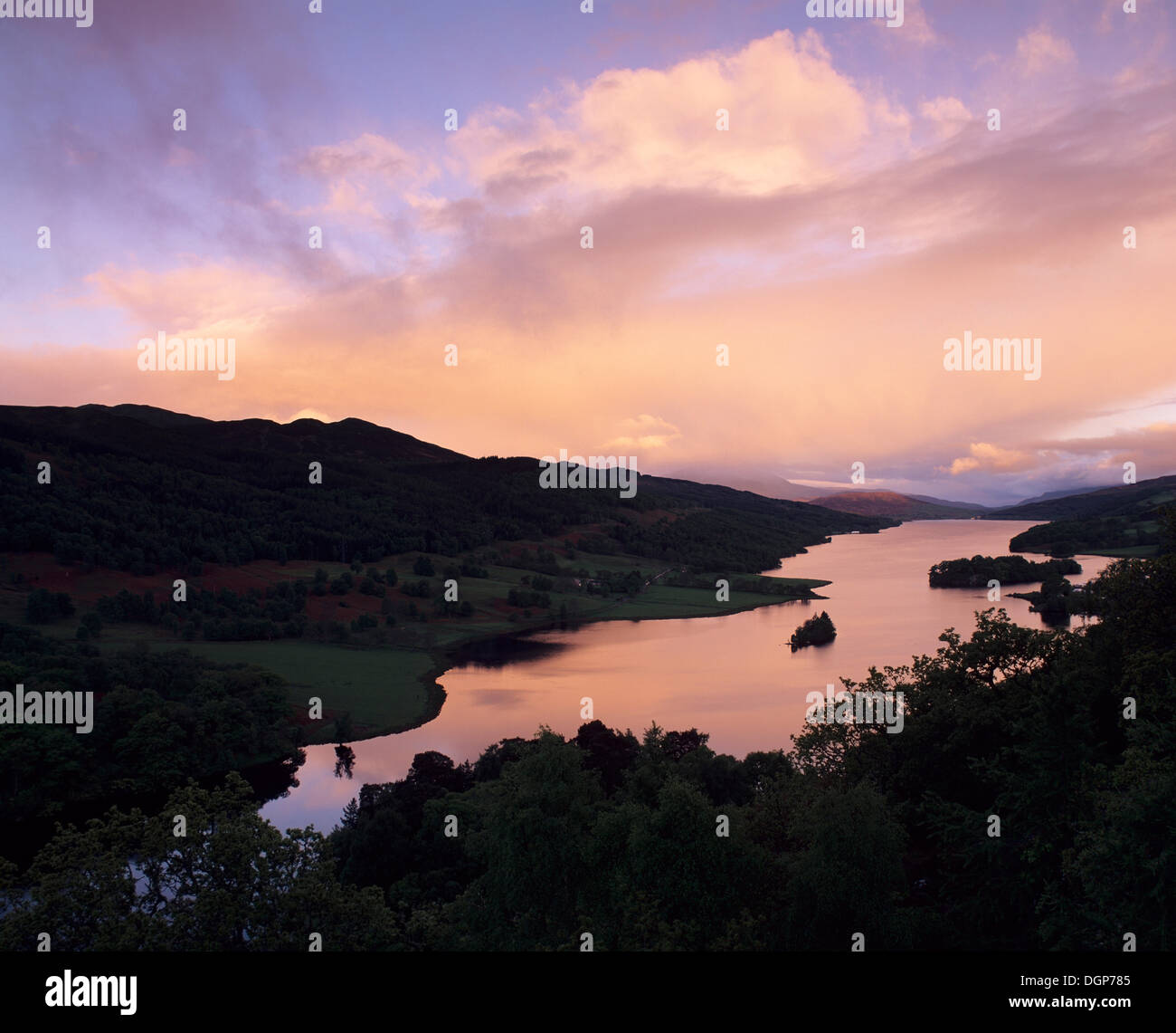Vista dalla Queen's vista sul Loch Tummel, Tayside Regione, Scozia, Regno Unito, Europa Foto Stock